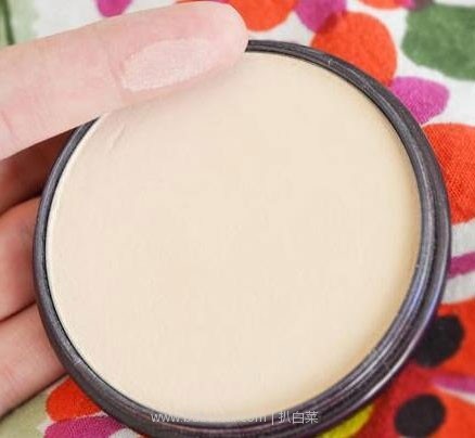 Feelunique中文网:RIMMEL芮谜全线买三免一促销 哑光控油定妆蜜粉饼折后价£2.65(约¥24元)