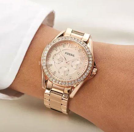 亚马逊海外购:Fossil 化石 Riley系列 ES2811 镶施华洛世奇水晶玫瑰金三眼计时女表 降至新低¥474.84元,直邮含税到手¥518.05