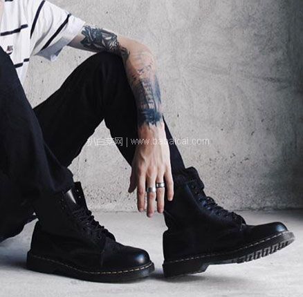 亚马逊海外购:Dr. Martens 1460经典女款8孔马丁靴 降至¥640.11,免费直邮含税到手约¥698.36