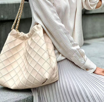 SHOPBOP美国官网:Tory Burch汤丽柏琦 奶油色垃圾袋包香奶奶平替 49折,折上7折